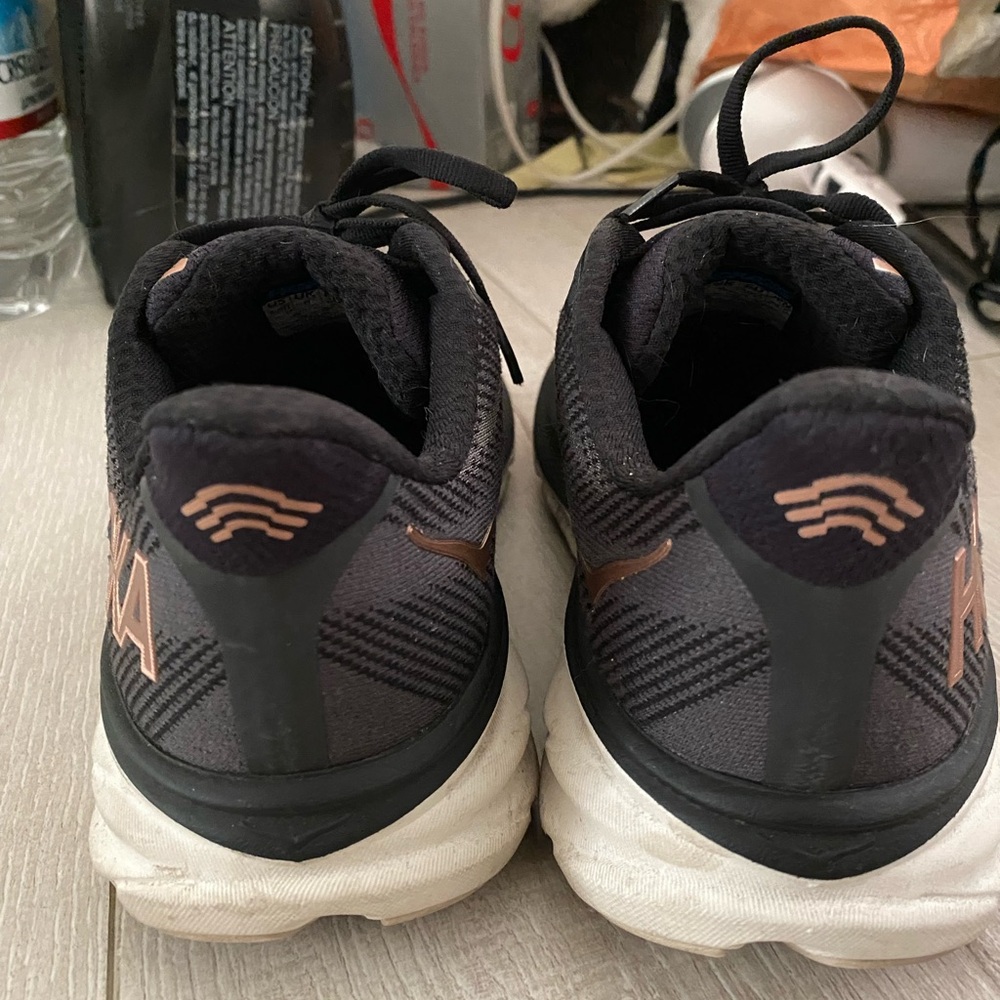 Hoka Clifton 9 Rose Gold